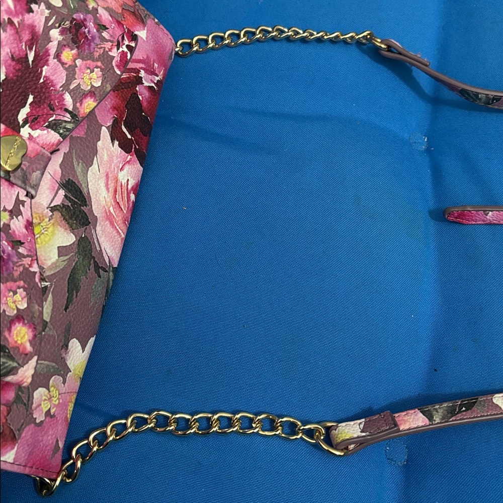 Betsey Johnson Shoulder And Crossbody Purse FloralDesign Adjustable Straps NWOTS - Picture 10 of 13